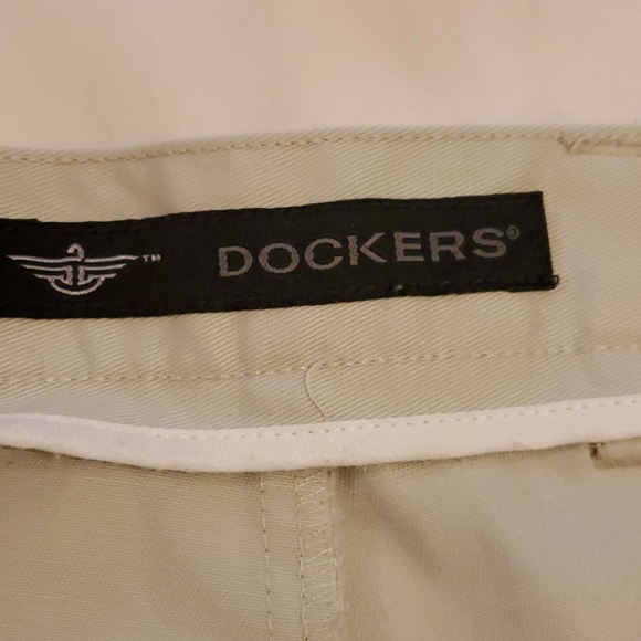 Dockers Men's Shorts - Picture 4 of 8